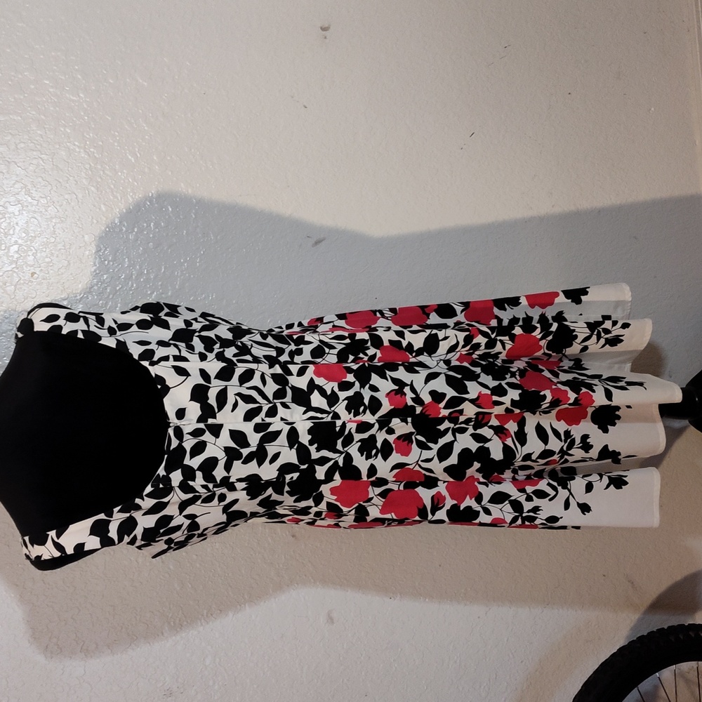 Dress - Picture 2 of 6
